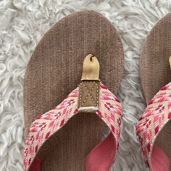SO Pink and Tan Women's Flip Flops Beach Ocean Chic Surf Style - Picture 3 of 9